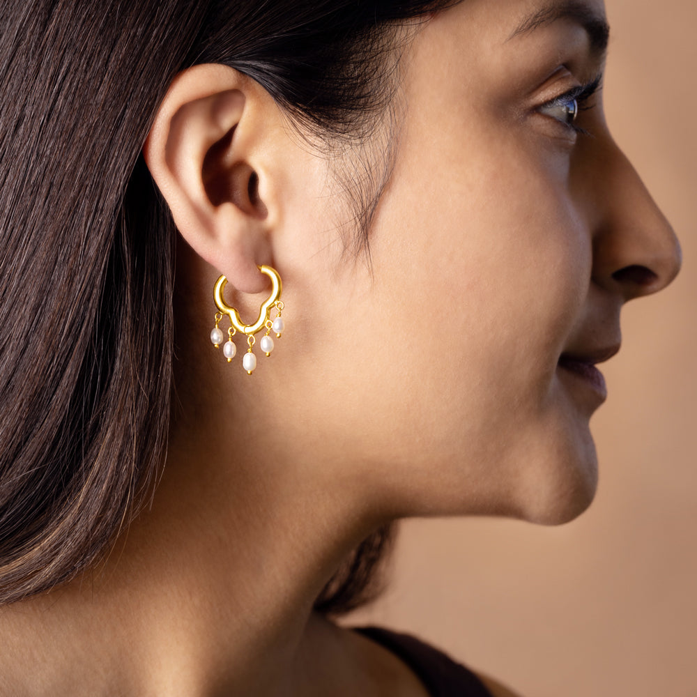 Dripping Clicker Hoops in Pearl & Gold