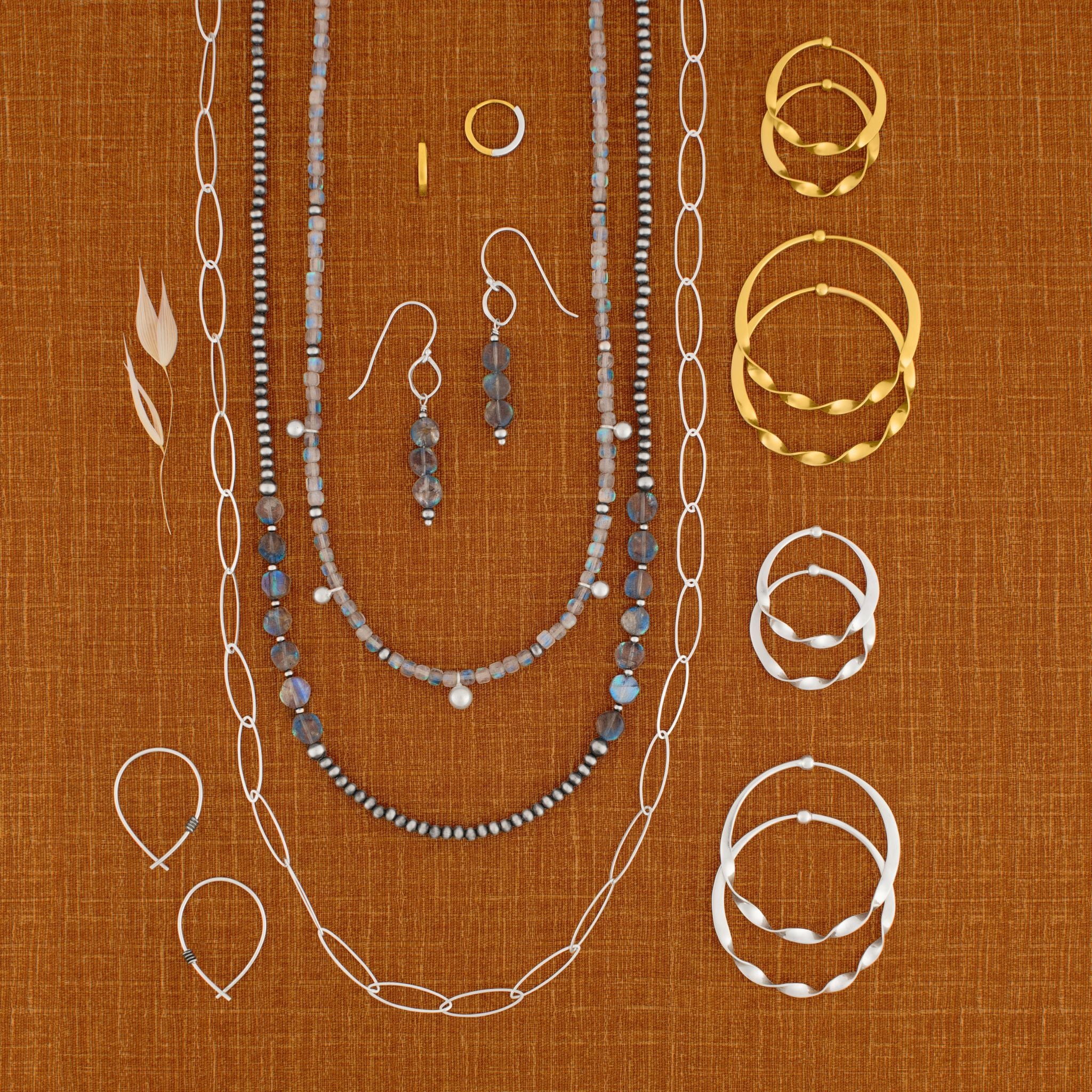 Half Twist Hoops in Gold - 1"