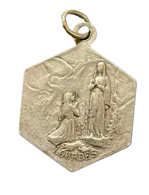 Vintage Medal Notre Dame de Lourdes v117