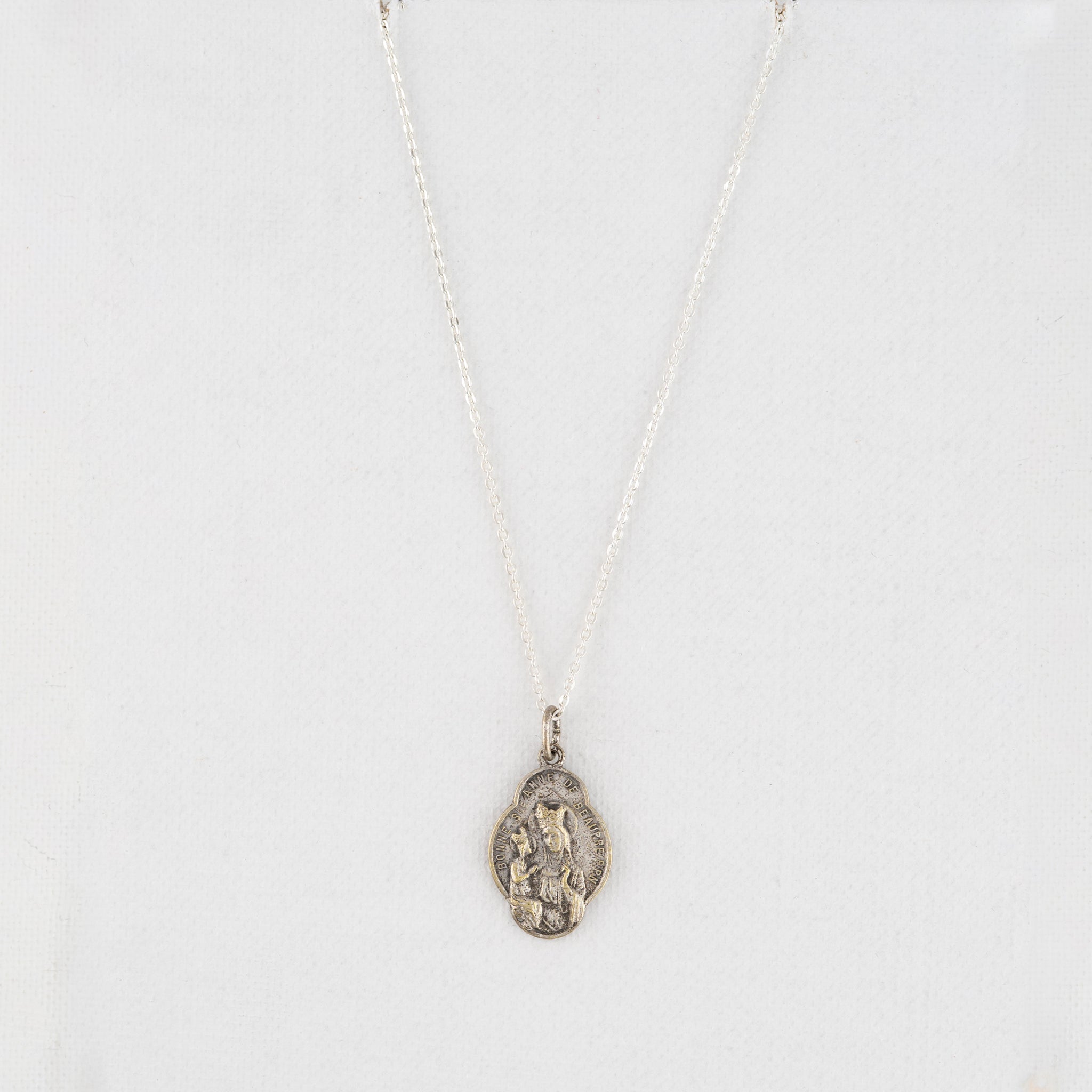 Vintage Medal Saint Anne de Beaupre v310