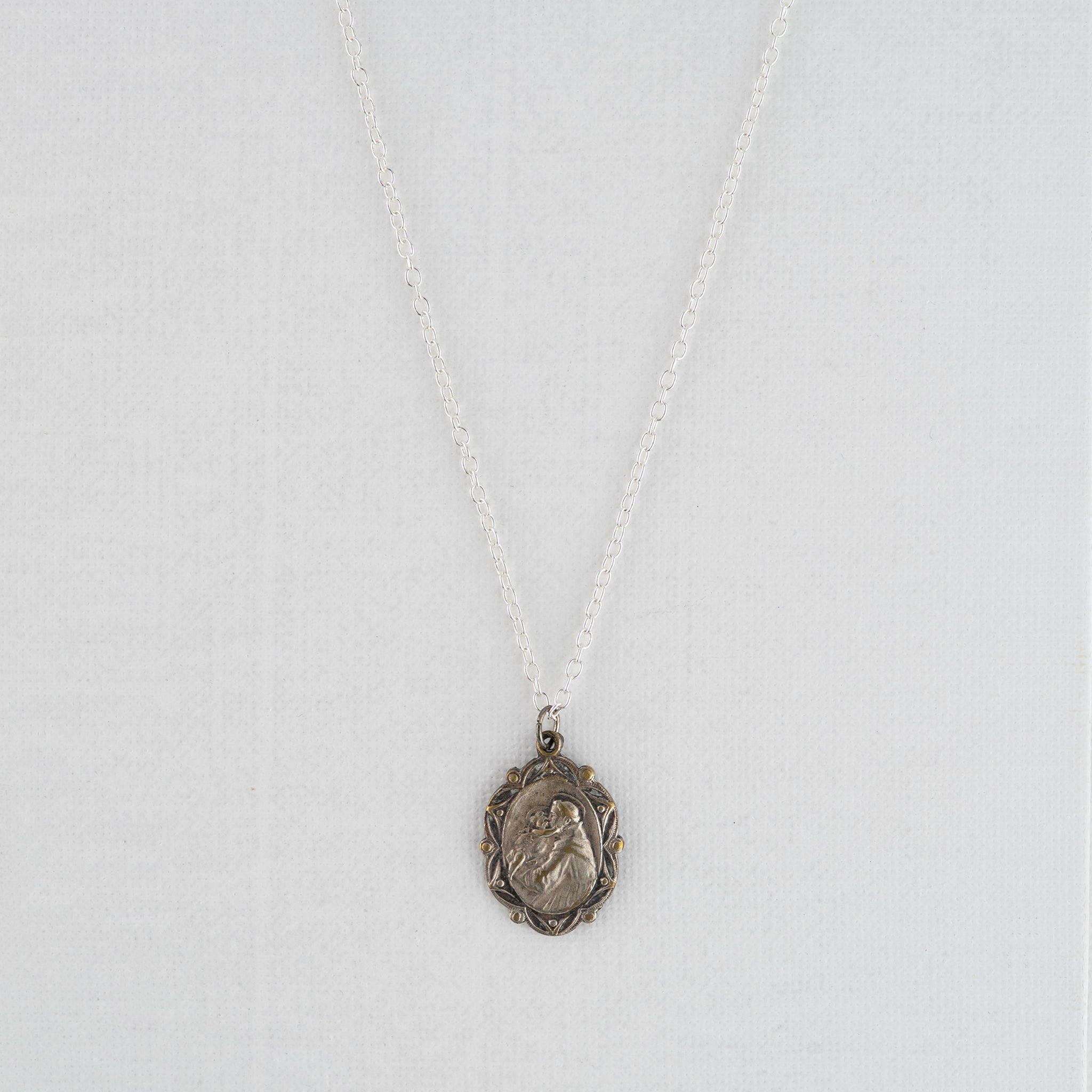 Vintage Medal Saint Anthony v300