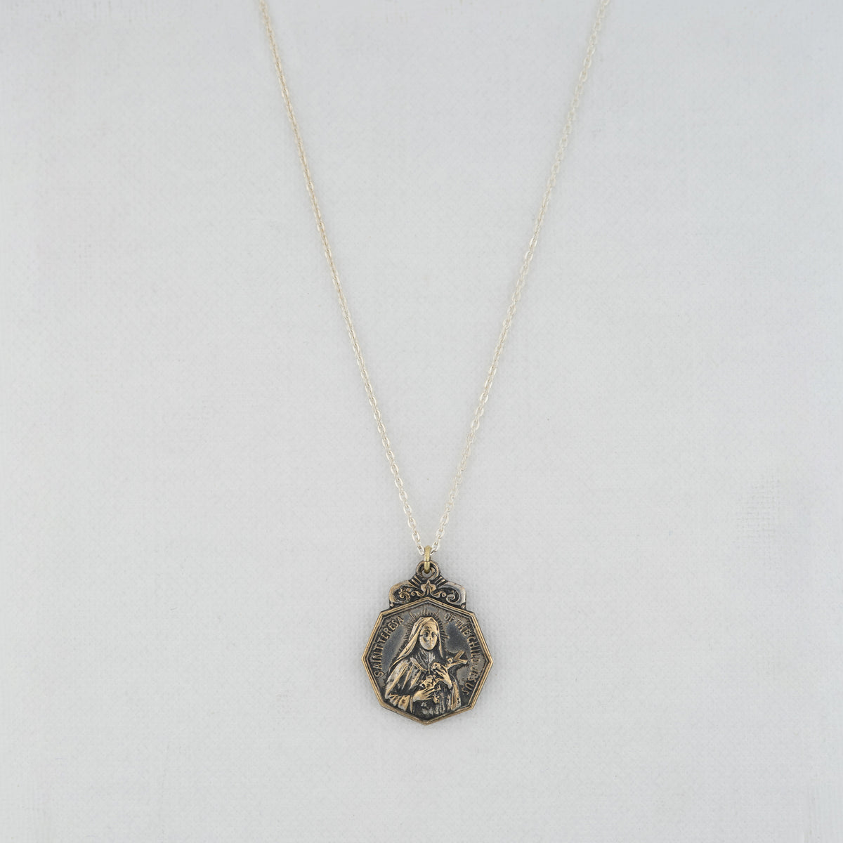 Vintage Medal Sancta Teresia A Jesu Infante v80