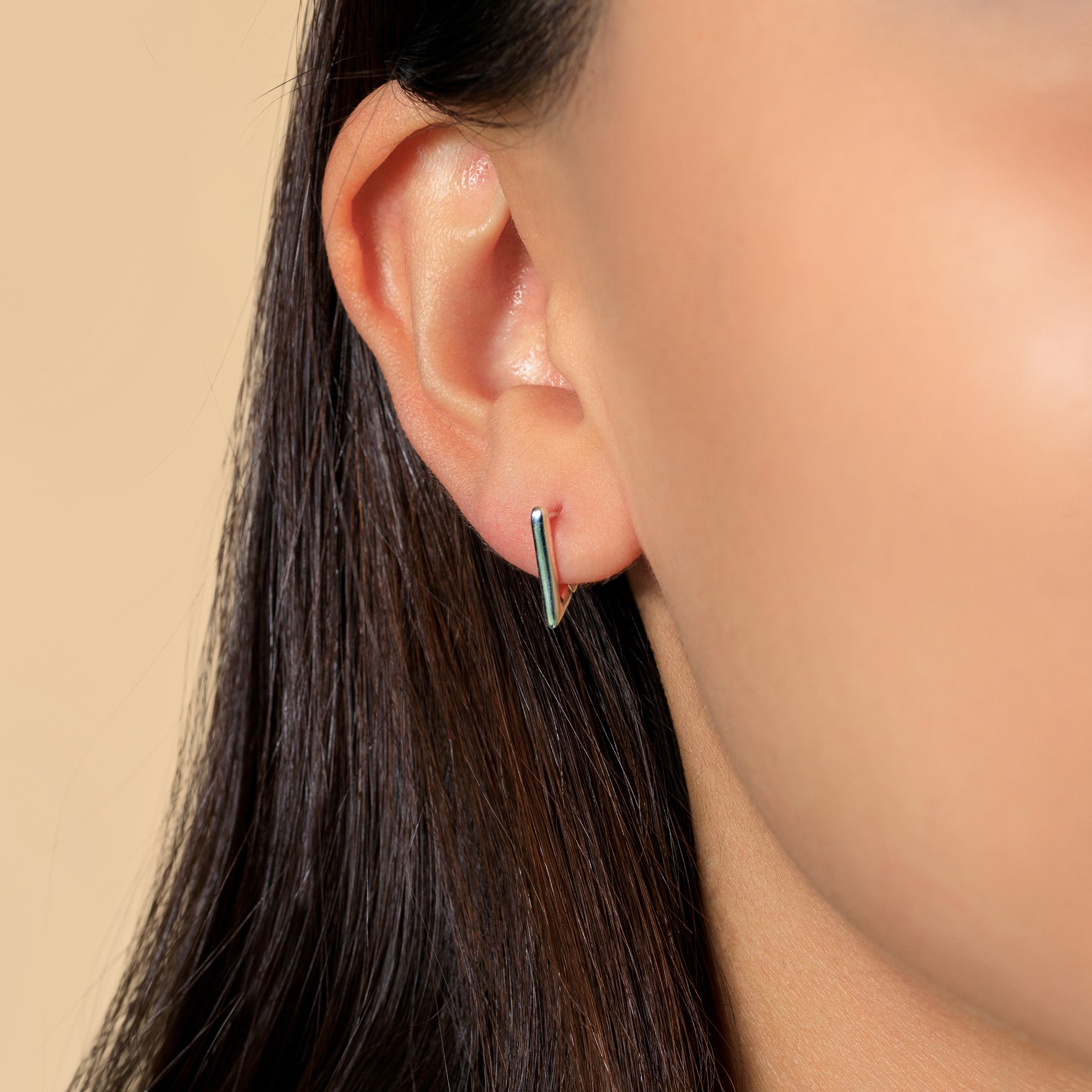 Vee Clicker Huggies in Silver