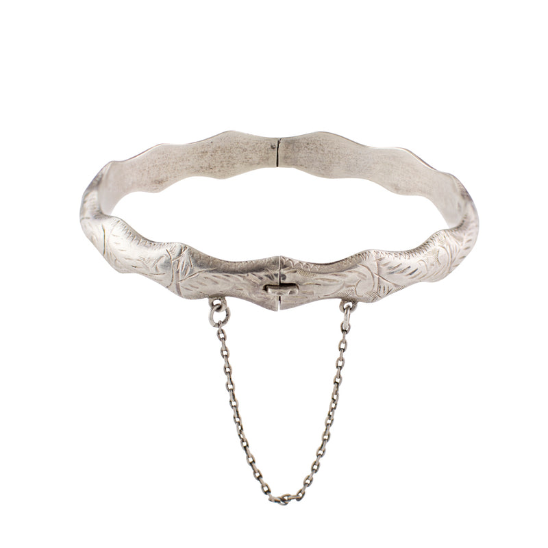 Vintage Scalloped Edge/ Bamboo Pattern Hinged Bangle (L)